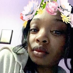 Meet your Posher, Latara